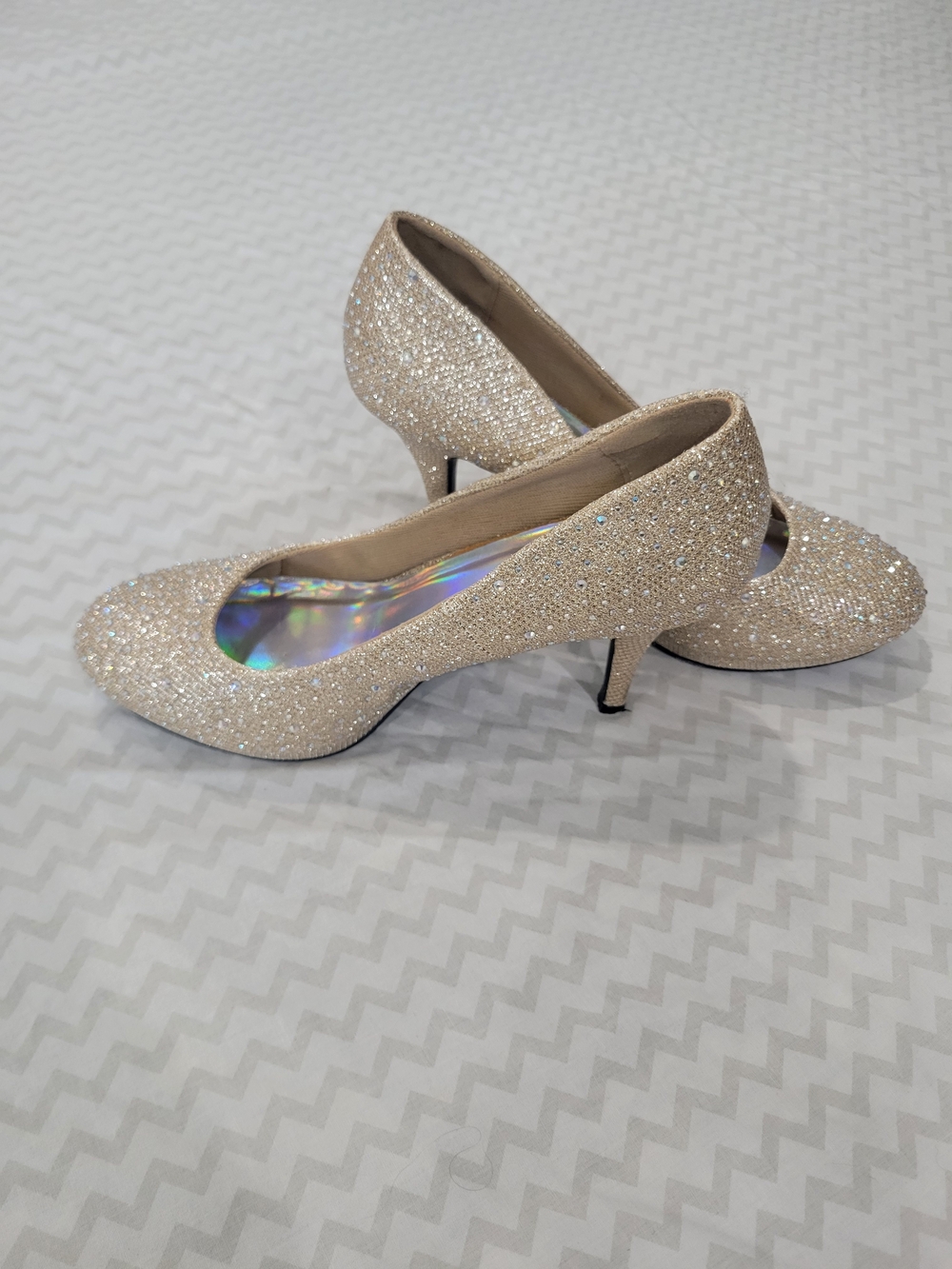 Women's Glitter Round-Toe Pumps in Champagne - Picture 2 of 14